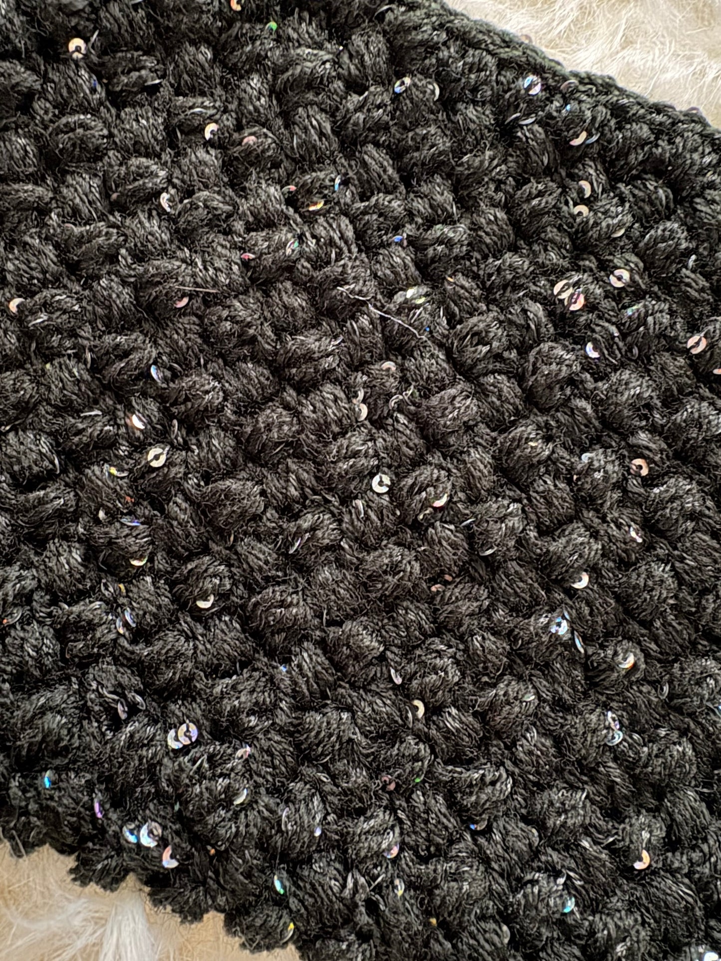 Crocheted Mini Shoulder bag in black with sequin